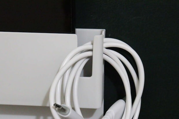 セリア ロッカー用スマホホルダー セリアのロッカー用スマホホルダーはイヤホンやケーブルを収納できる