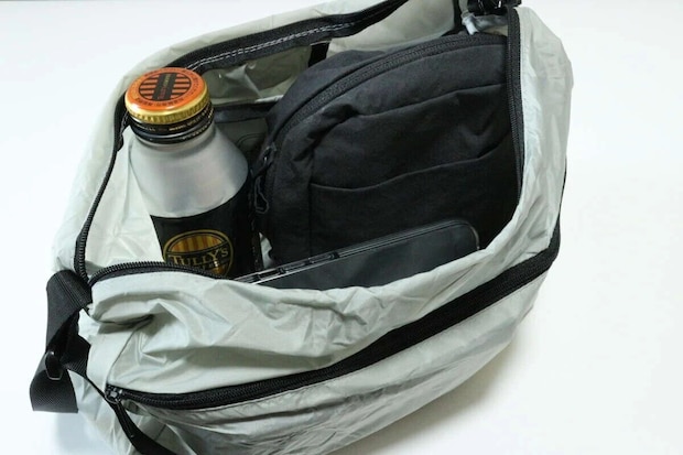 ダイソー トラベルショルダーバッグ(くしゅっとコンパクト) 展開時 サイズ感 使用例 ダイソー トラベルショルダーバッグ(くしゅっとコンパクト) 展開時 サイズ感 使用例