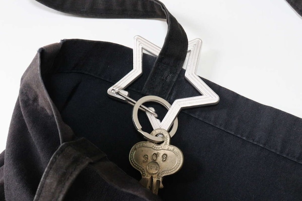 ダイソー Carabiner ダイソーのCarabinerのカバンい付ける