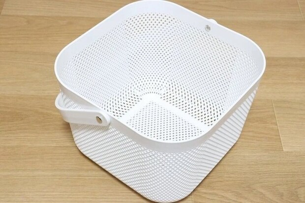 ダイソー　ハンドル付メッシュバスケット