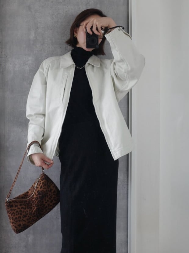 GUコットンジップアップジャケットと黒セットアップコーデ