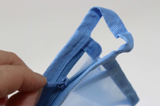 メッシュポーチ（A）　ファスナー部分