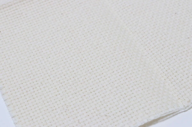 セリア　パンチニードル専用布 極太毛糸並太毛糸用　質感