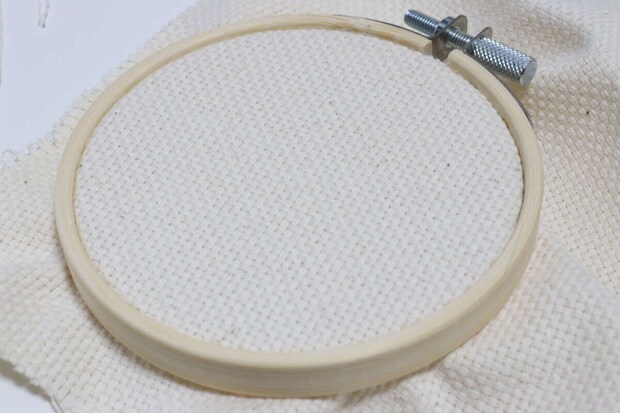 セリア　パンチニードル専用布 極太毛糸並太毛糸用　使用例　刺しゅう枠