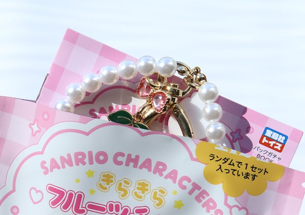 宝島社サンリオキャラクターズきらきらフルーツチャームランダム