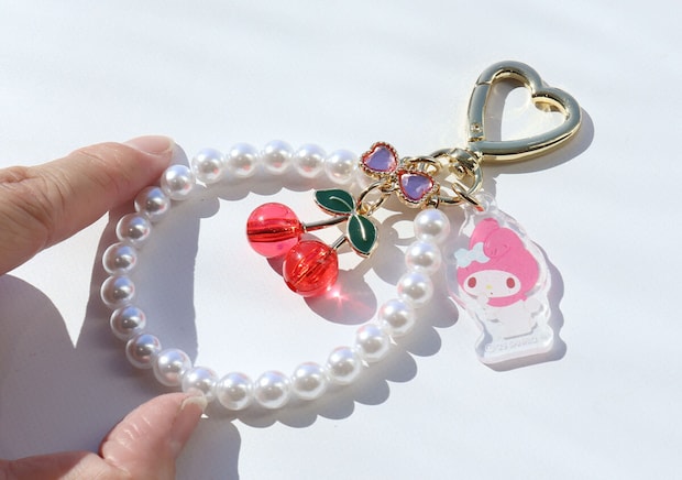 宝島社サンリオキャラクターズきらきらフルーツチャームサイズ感