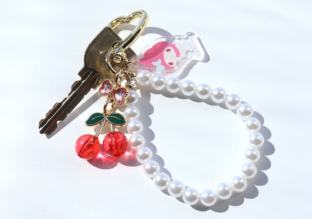 宝島社サンリオキャラクターズきらきらフルーツチャーム鍵