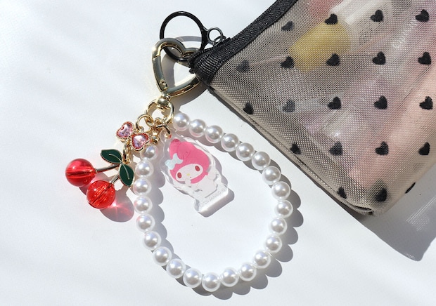 宝島社サンリオキャラクターズきらきらフルーツチャームポーチ