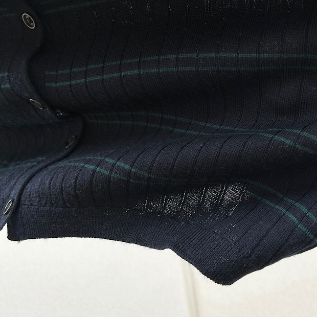 ユニクロ　メリノリブクルーネックショートカーディガン　透け感