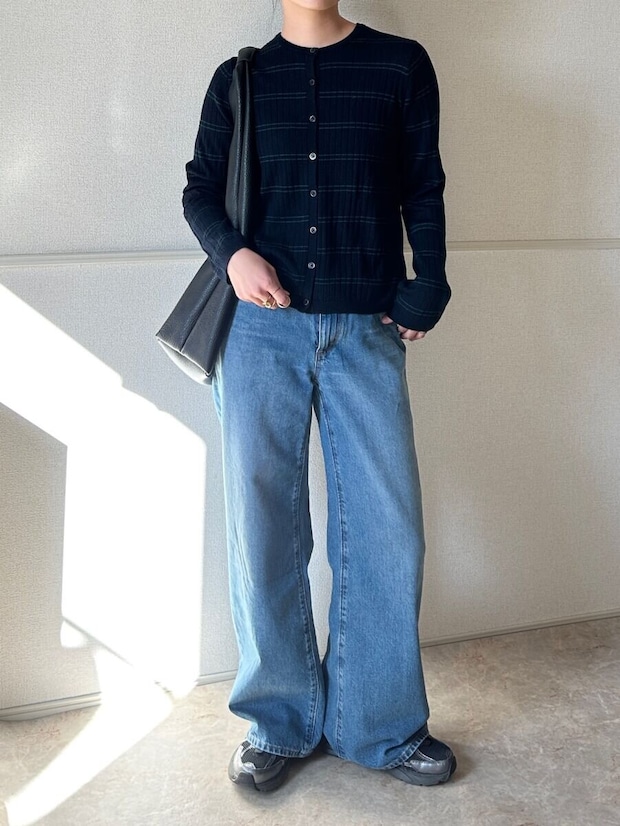 ユニクロ　メリノリブクルーネックショートカーディガン　デニムNGコーデ