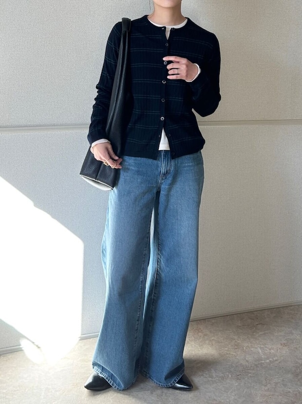 ユニクロ　メリノリブクルーネックショートカーディガン　デニムOKコーデ