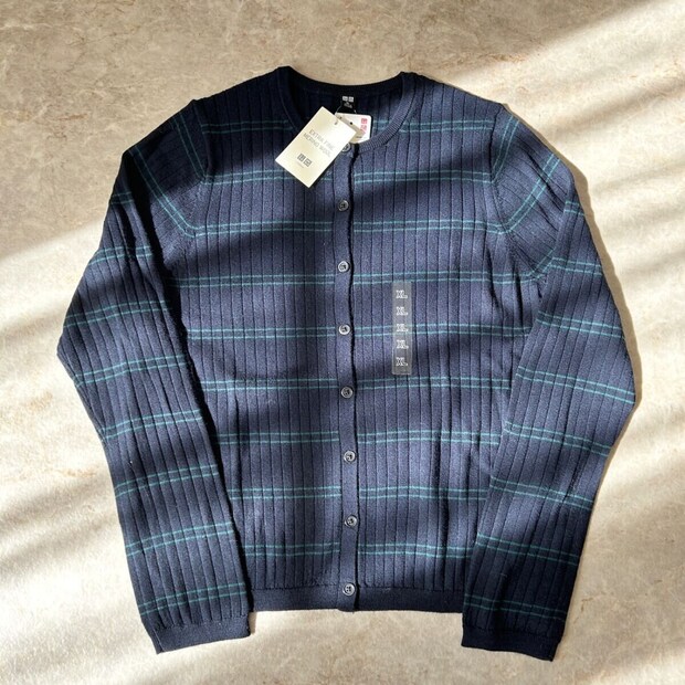 ユニクロ　メリノリブクルーネックショートカーディガン　NAVY