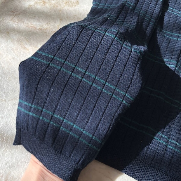 ユニクロ　メリノリブクルーネックショートカーディガン　生地感