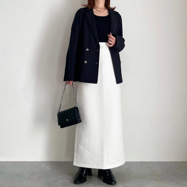 2026ヘビーウェイトスウェットナロースカート白オフィスコーデ