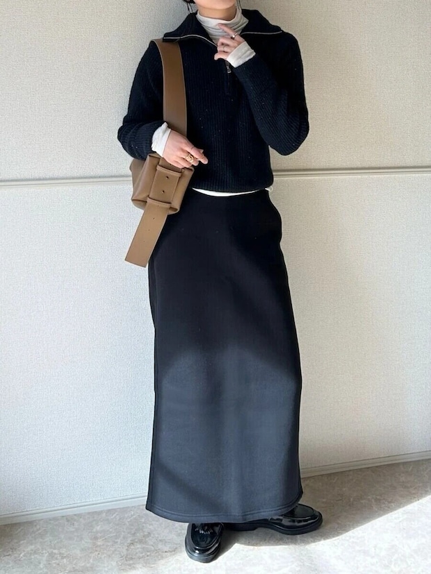 2026ヘビーウェイトスウェットナロースカート黒ラフコーデ