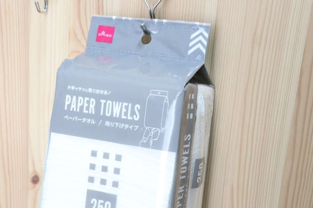ダイソー ペーパータオル吊り下げタイプ(250枚) ダイソーのペーパータオル吊り下げタイプ(250枚)を引っ掛ける