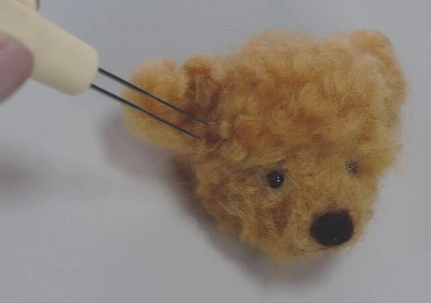 ダイソー 羊毛フェルト用 ニードルホルダー 使用例 ダイソー 羊毛フェルト用 ニードルホルダー 使用例