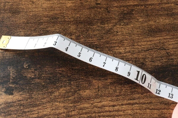 ダイソー　グラスメジャー（ホワイト）　目盛り