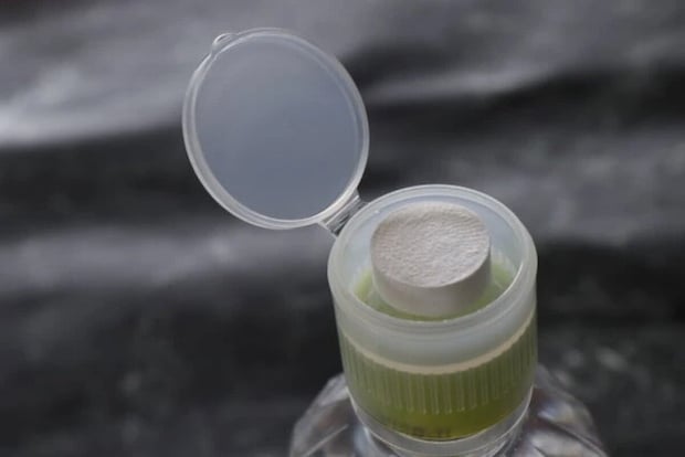 ダイソー 持ち運べる圧縮タオルキャップ(2個) ペットボトル 持ち運び ダイソー 持ち運べる圧縮タオルキャップ(2個) ペットボトル 持ち運び