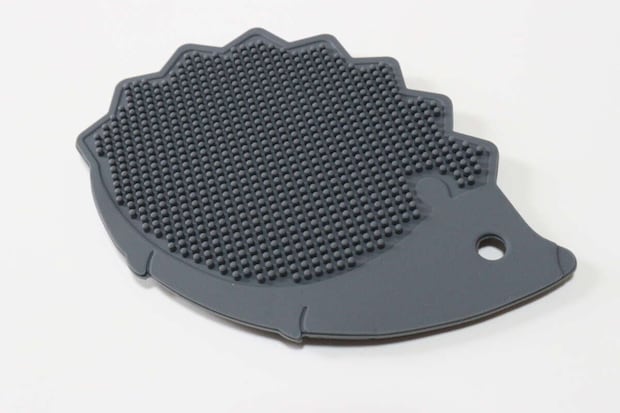 シリコーンキッチンブラシ（ハリネズミ、モノトーン）　裏面