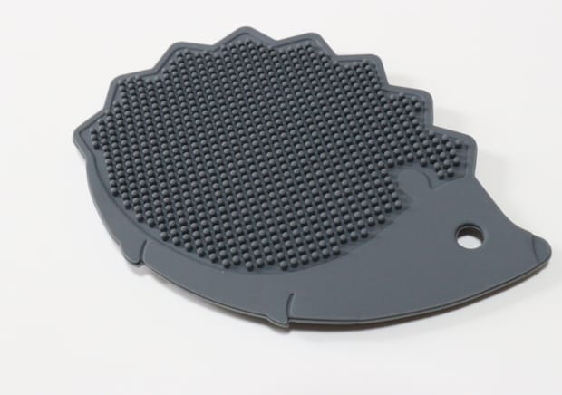 これがダイソーで100円！？「おしゃれな専門店みたい！」表と裏で使い分けられるブラシ