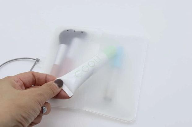 ダイソー くるっとまとまるフラットポーチ(fun trip) 使用例 ダイソー くるっとまとまるフラットポーチ(fun trip) 使用例