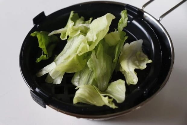 ダイソー　シェラカップ用おろし器　使用例　水切り