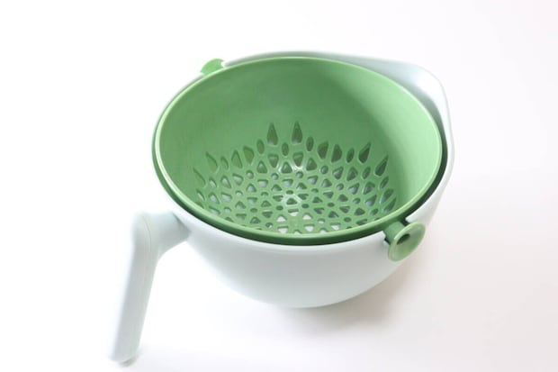 ダイソーの取っ手付きで持ちやすい水切りボウル