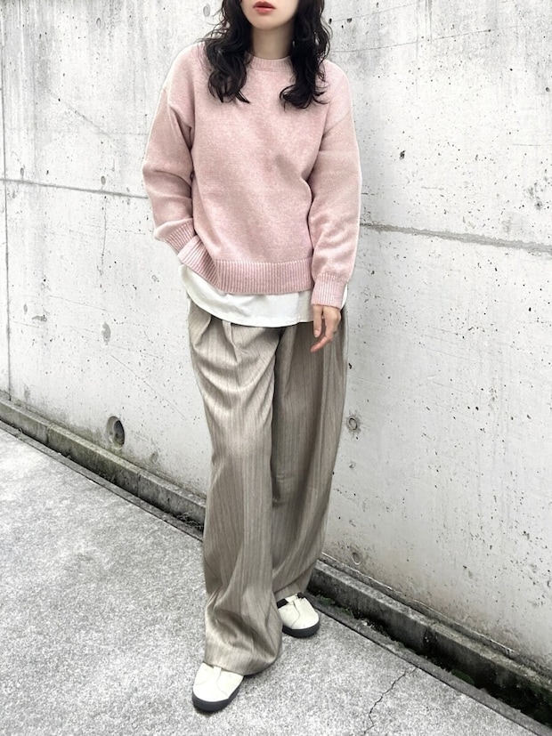 レイヤードコーデ 2026春大人女性おすすめピンクニットレイヤードコーデ