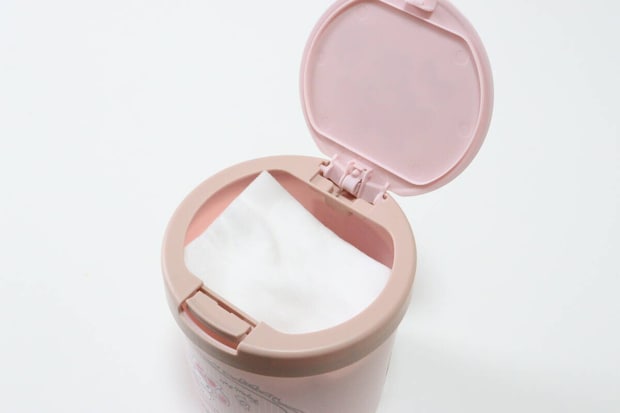 ダイソーのワンタッチ綿棒ケースはメイク落としのコットンの収納に便利