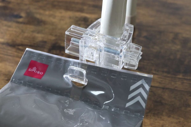 丸パイプ用はさんで取り付けフック　フック装着