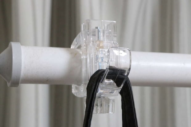 丸パイプ用はさんで取り付けフック　使用例