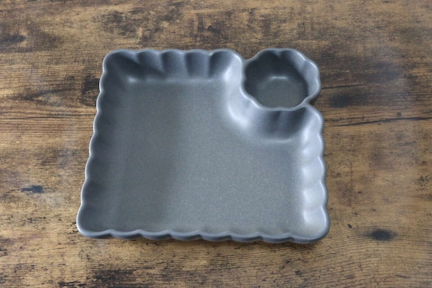 ダイソー 深皿仕切り皿 ダイソーの深皿仕切り皿のパッケージ