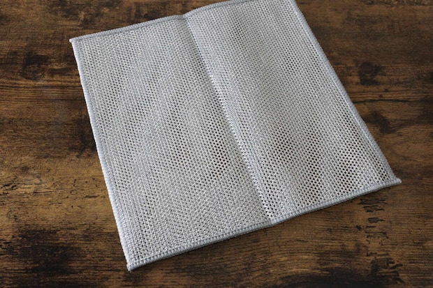 ダイソー ダブルメッシュクロス 食器洗い用 ダイソーのダブルメッシュクロスは25cm×25cmサイズ