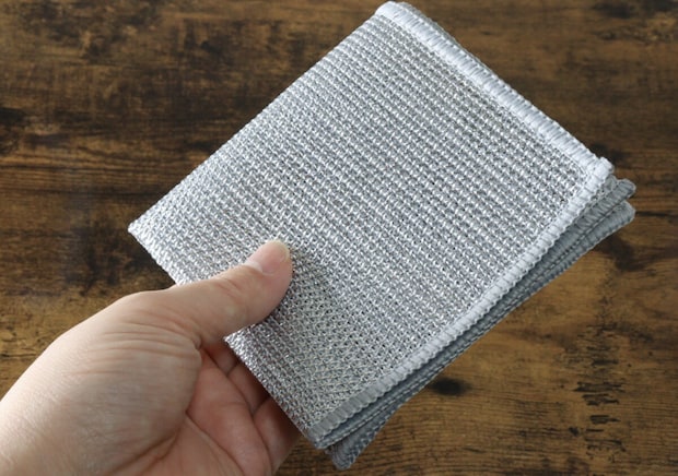 100均で買ったらもう手放せない!「スポンジより断然使いやすい!」クロス状のキッチングッズ