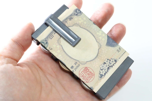 ダイソー コインホルダー(クリップ付) ダイソーのコインホルダー(クリップ付)にお札を挟む