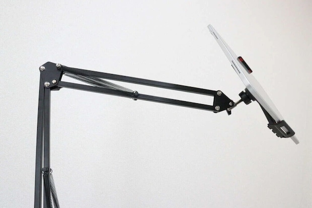 ダイソー　多関節アーム デバイスホルダー　使用例