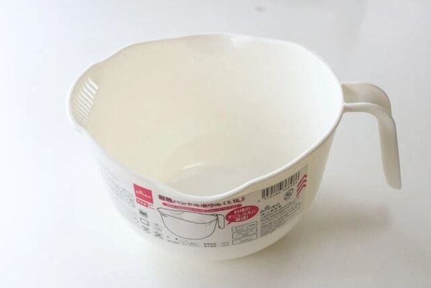 ダイソー　耐熱ハンドルボウル（1.1L）