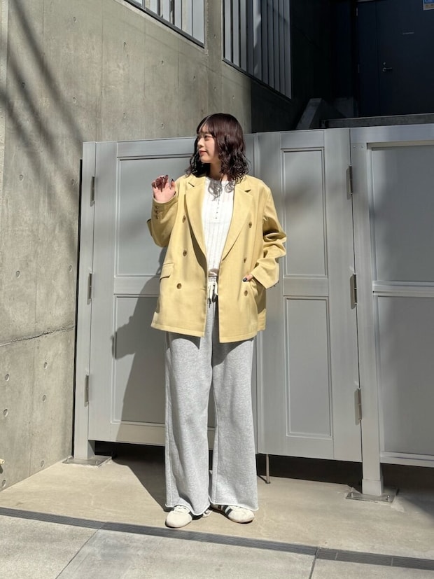 春色ジャケットコーデ 2026春大人女性おすすめグレースウェットパンツ春色ジャケットコーデ