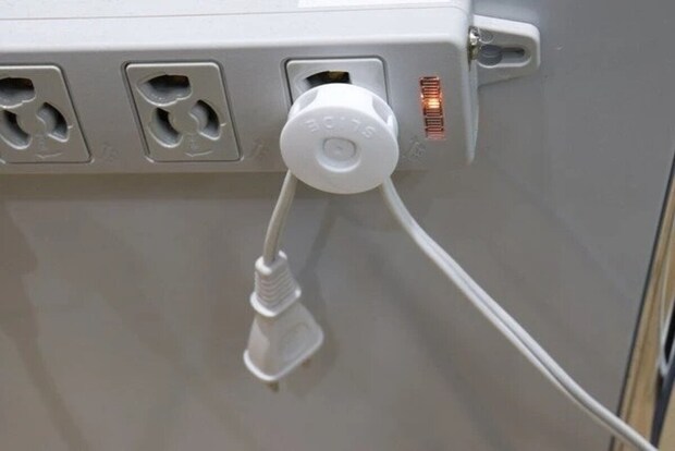 ダイソー コンセントプラグホルダー 2P 使用例 ダイソー コンセントプラグホルダー 2P 使用例