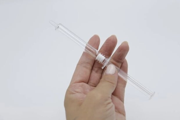 ダイソー　シリンジタイプ化粧容器（大、2個）