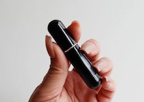 コレは使わなきゃ損！「持ち運びやすくて機能的！」驚くほど便利な100均詰め替え容器