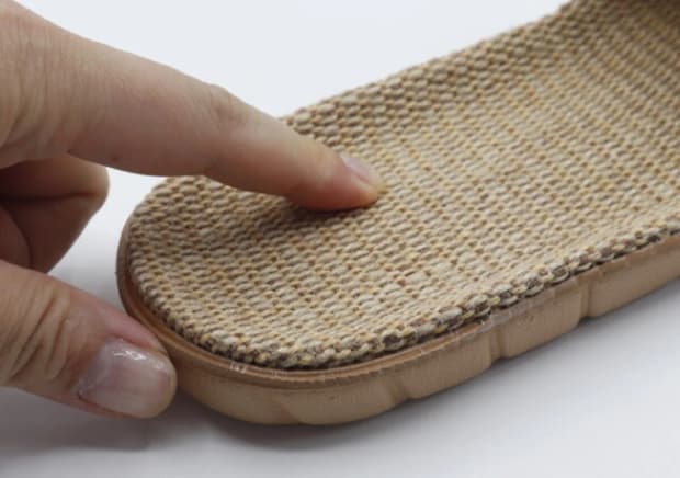 100均だから正直ナメてた…この価格でいいの？300円と思えない！履き心地抜群のサンダル