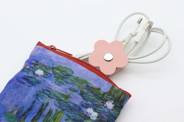 ダイソーフラワーフェイクレザーケーブルクリップポーチに入れやすい