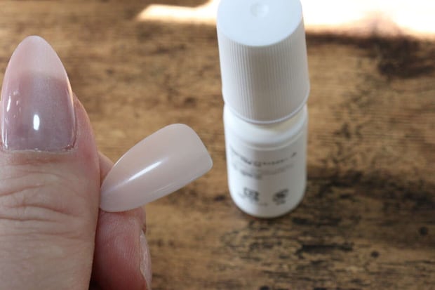 ダイソーのネイルチップ（MN－1、12枚）を付ける