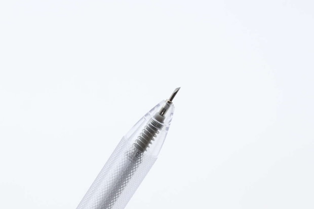 ダイソーのノック式ペンカッター（韓国スタイルラビットオンニ）の刃