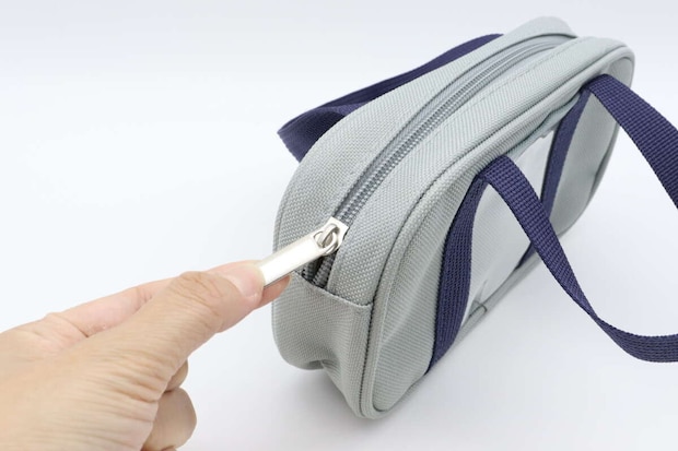 ダイソーの取手付ペンケースのファスナーの引き手