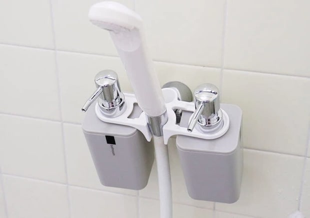 ダイソー　シャワーホルダー ボトルハンガー　使用例