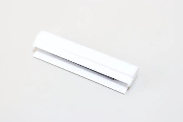 ダイソー　差し込みメモクリップ（8.2cm、マグネット付き）