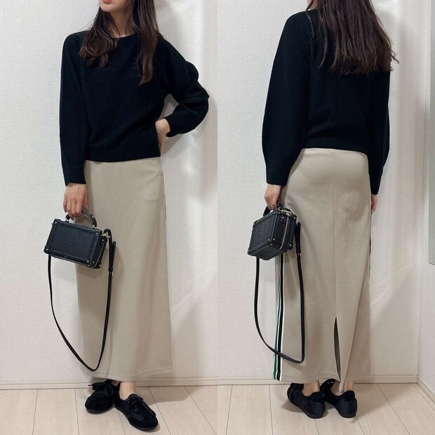 ユニクロ3Dコットンクルーネックボリュームスリーブセーターとライン入りスカートコーデ